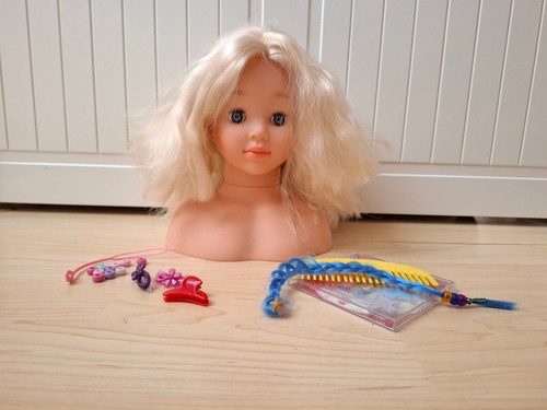 Make and hairdressing head - make,
